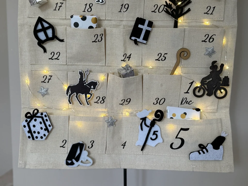 Houten silhouet Sinterklaas op paard, 7cm
