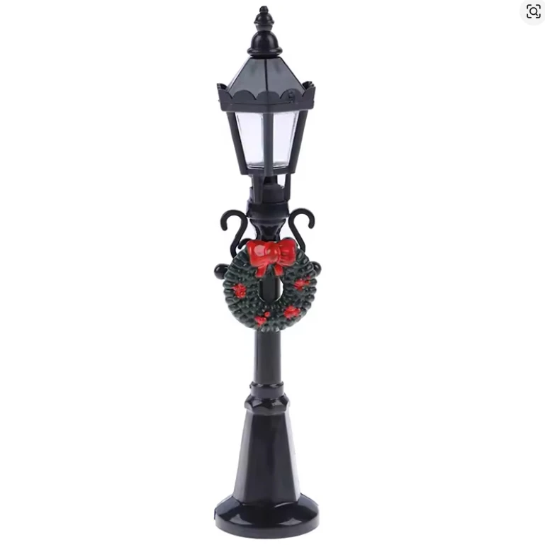 Lantaarn met kerstkrans, hekje, guirlande, led-lampjes, 12cm (kerst-winter)