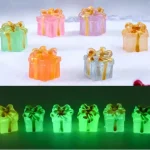 3 kleine mini kadootjes, glow in the dark, 1,4cm ( Goud - lila - lichtblauw)