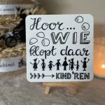 Handlettering Sinterklaastekst; "Hoor wie klopt daar..", 15cm