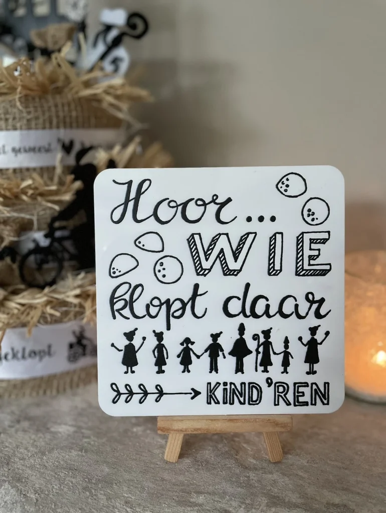 Handlettering Sinterklaastekst; "Hoor wie klopt daar..", 15cm