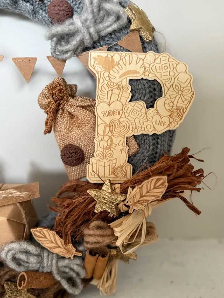 DIY-Pakket; Warme Nostalgische Sint en Piet krans 30cm
