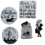 LAATSTE; Set van 5 houten figuurtjes, Handlettering en monochrome decoratie, 6cm