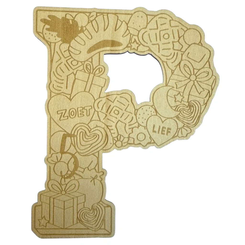 Houten Letter P met Piet symbolen en snoepgoed, 150mm