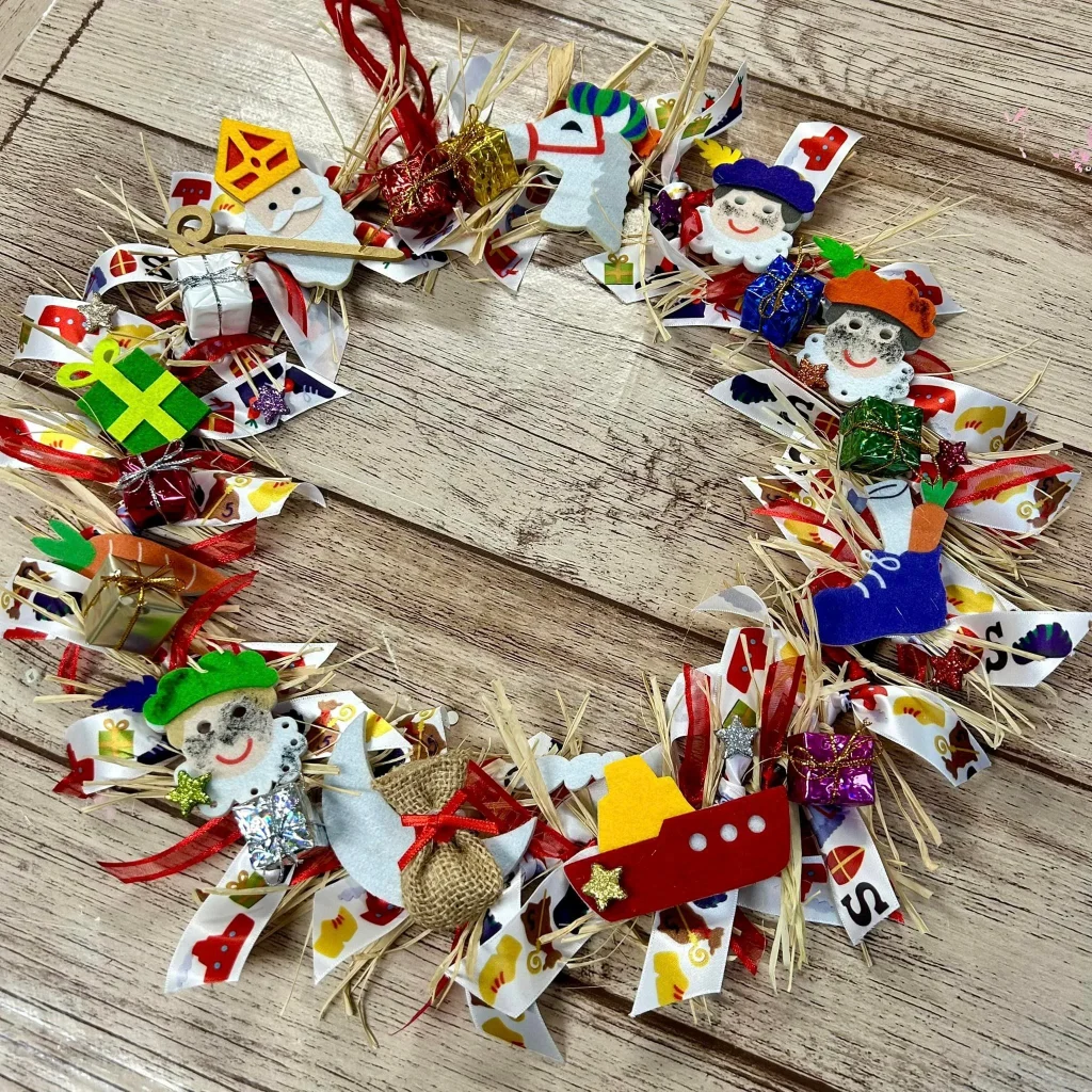 Vrolijke lintjes krans met glanskadootjes, 30cm
