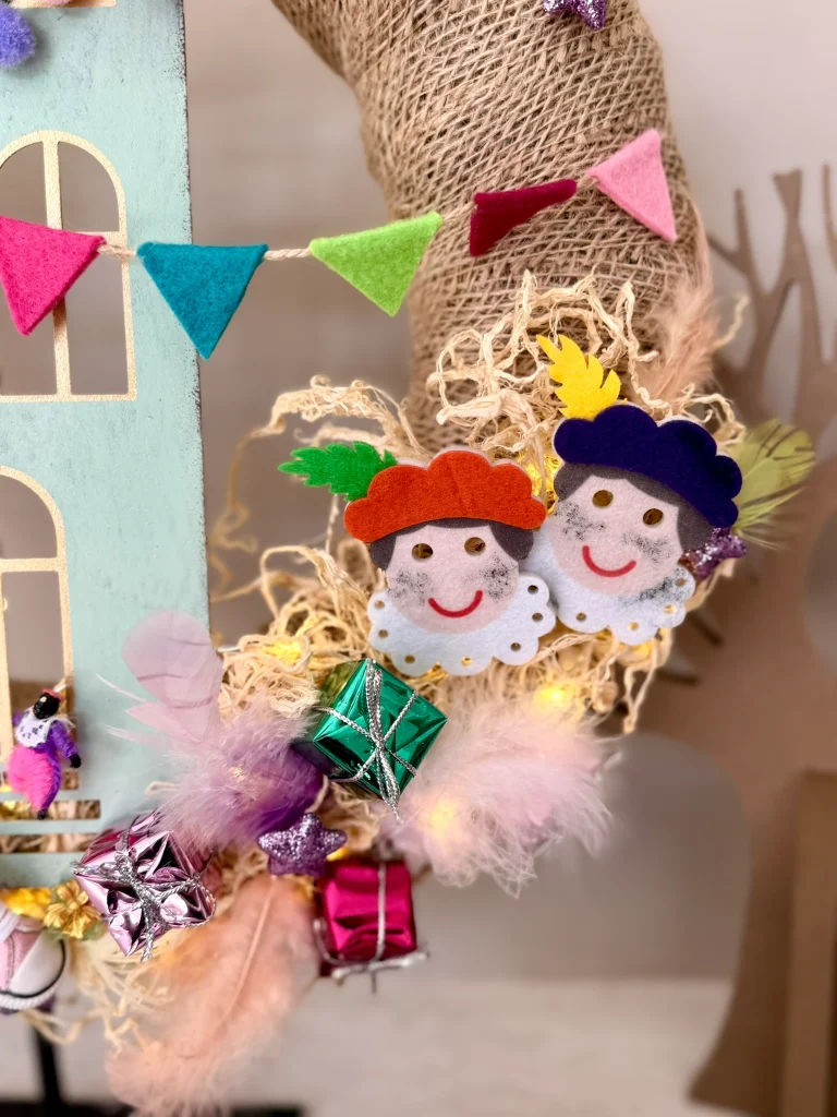 DIY-Pakket; Pieten Pakjeshuis Krans, 35cm
