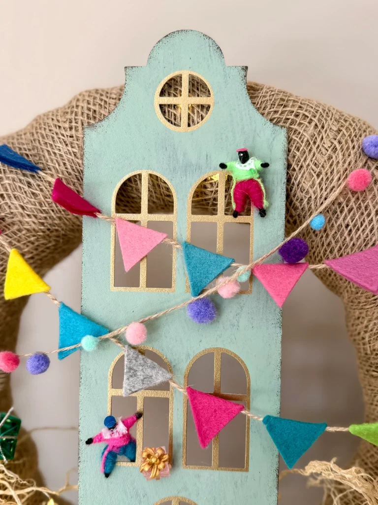 DIY-Pakket; Pieten Pakjeshuis Krans, 35cm