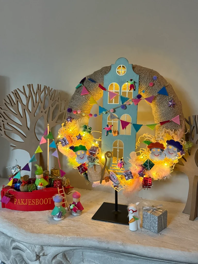 DIY-Pakket; Pieten Pakjeshuis Krans, 35cm