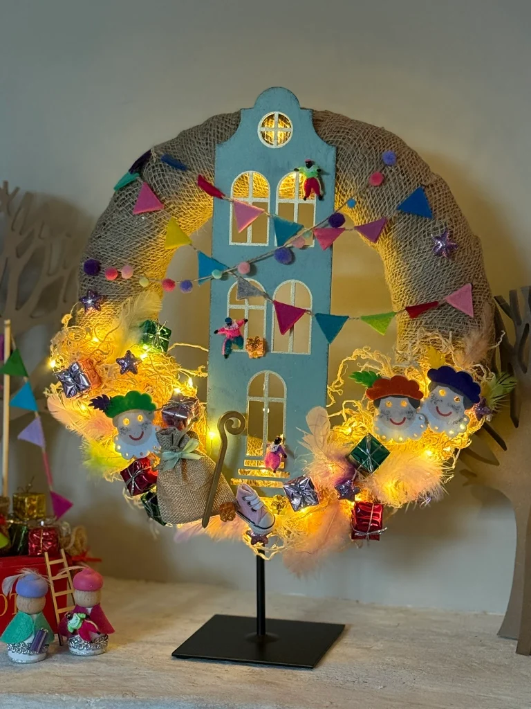 DIY-Pakket; Pieten Pakjeshuis Krans, 35cm