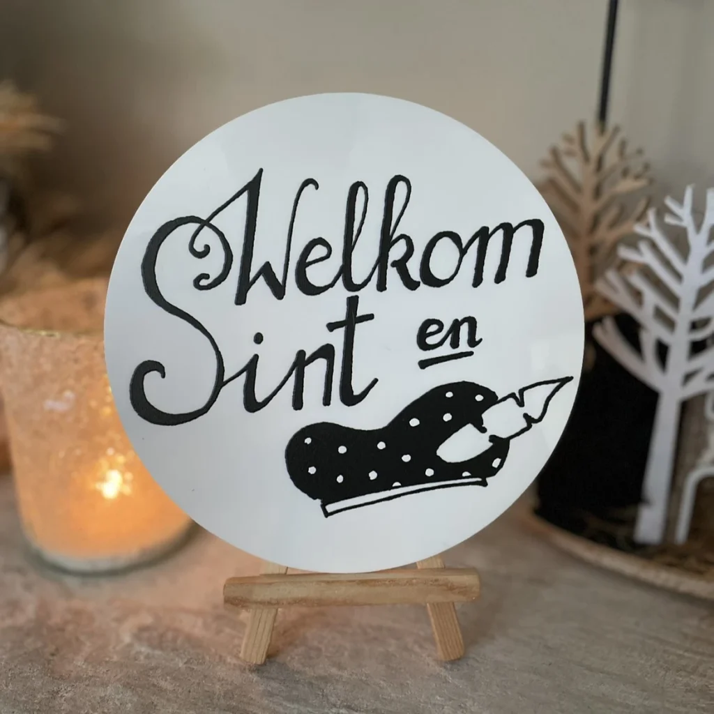 LAATSTE; Handlettering Sinterklaastekst; 'Welkom SInt en Piet' 15cm
